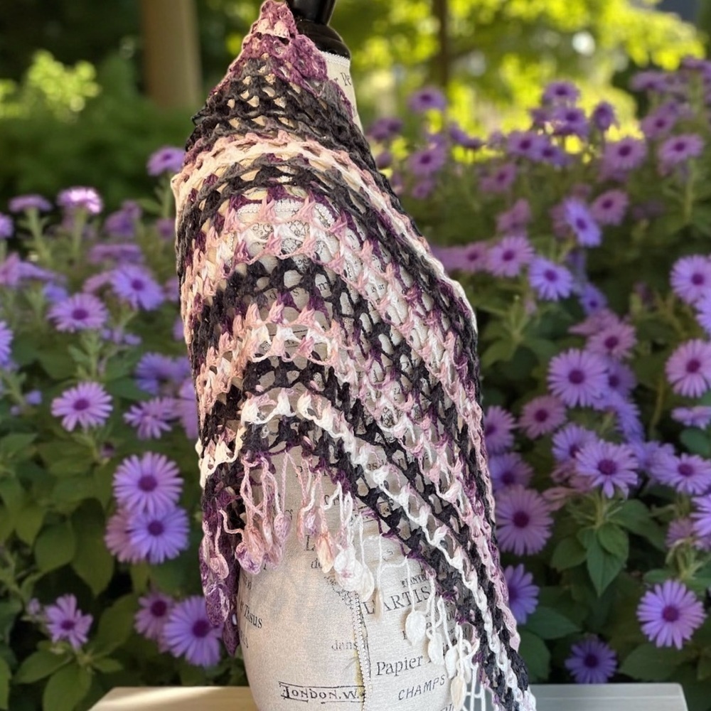 Vintage Multi Colored Purples Greys Creams Pinks Crocheted Shawl Wrap - Picture 7 of 17